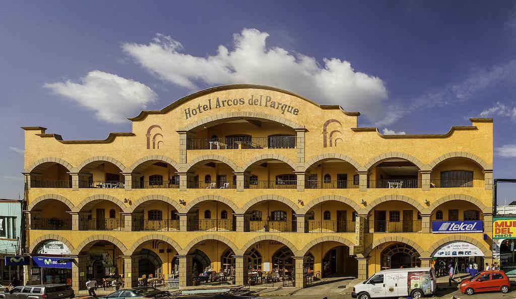 Hotel Arcos Del Parque Acayucan ภายนอก รูปภาพ