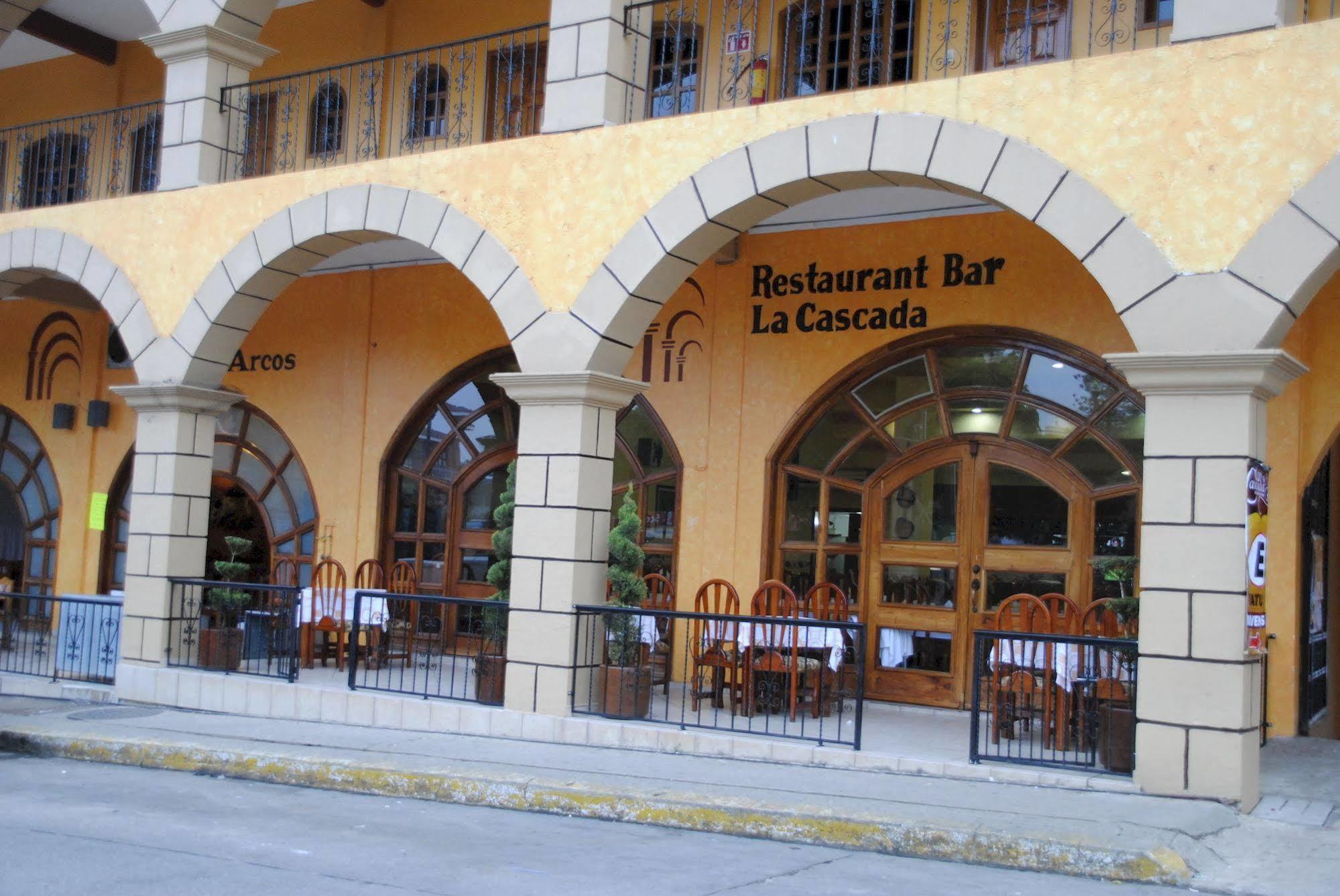 Hotel Arcos Del Parque Acayucan ภายนอก รูปภาพ