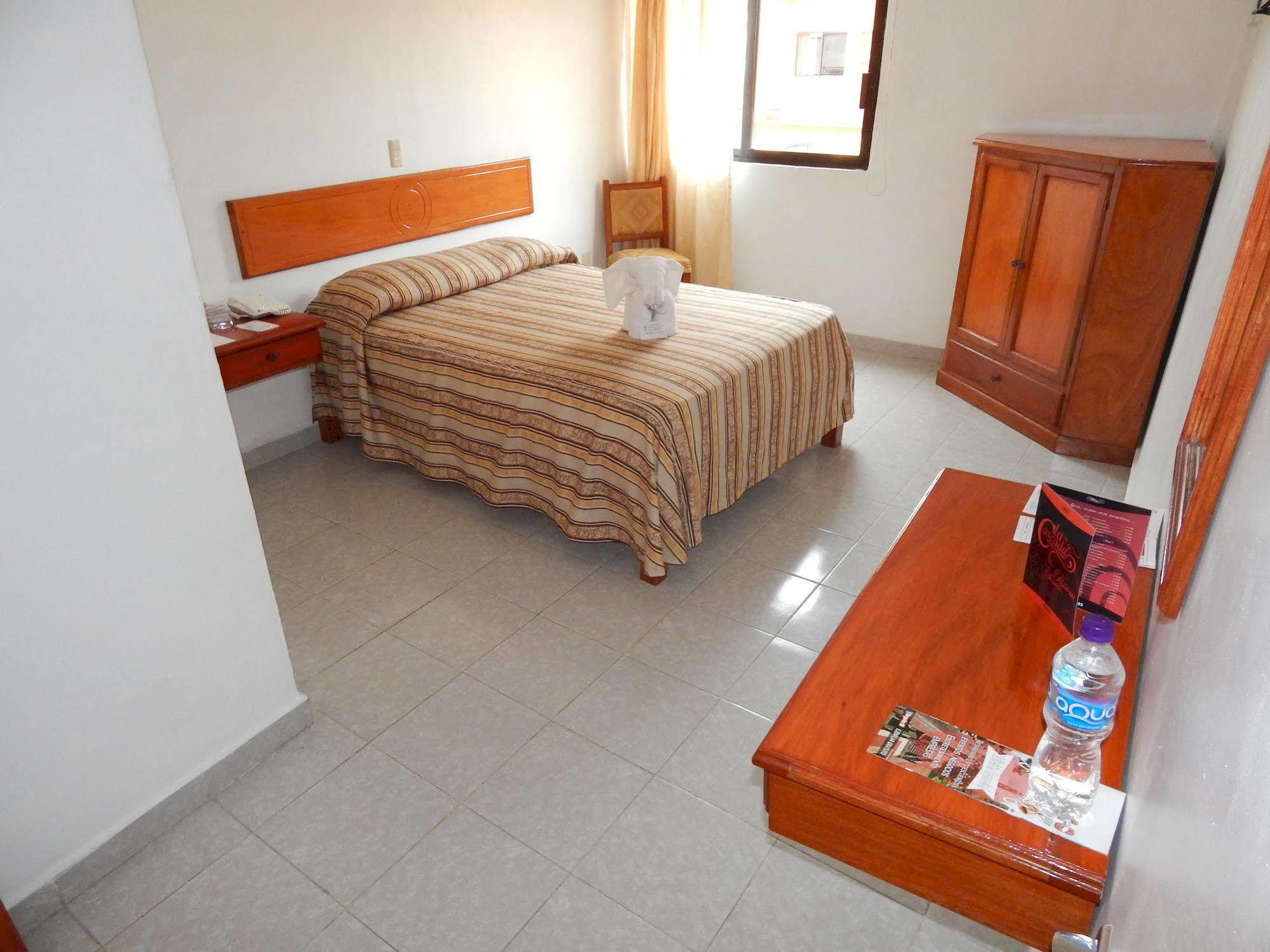 Hotel Arcos Del Parque Acayucan ภายนอก รูปภาพ