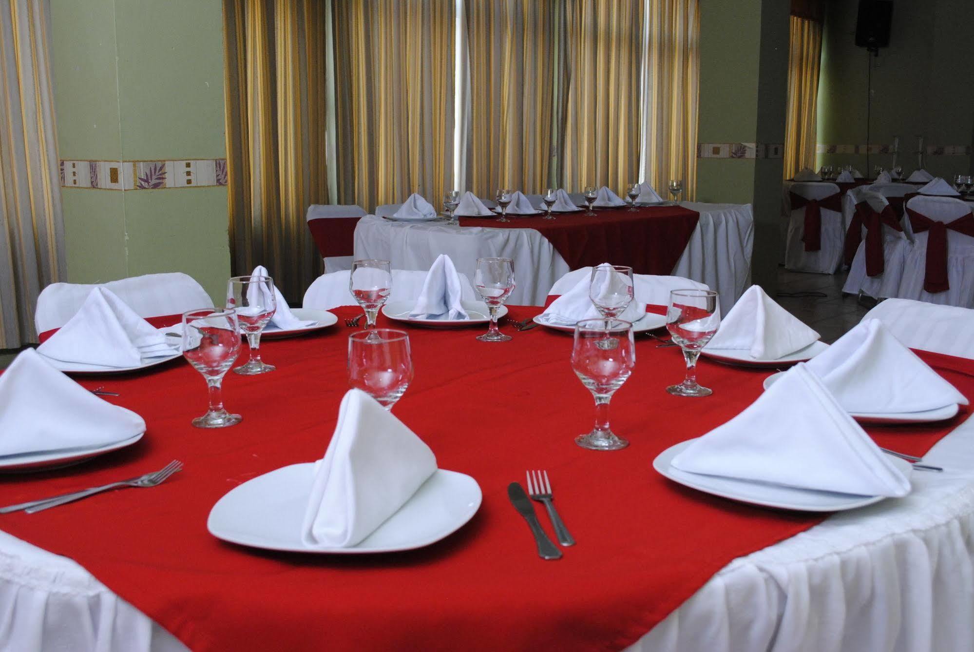 Hotel Arcos Del Parque Acayucan ภายนอก รูปภาพ