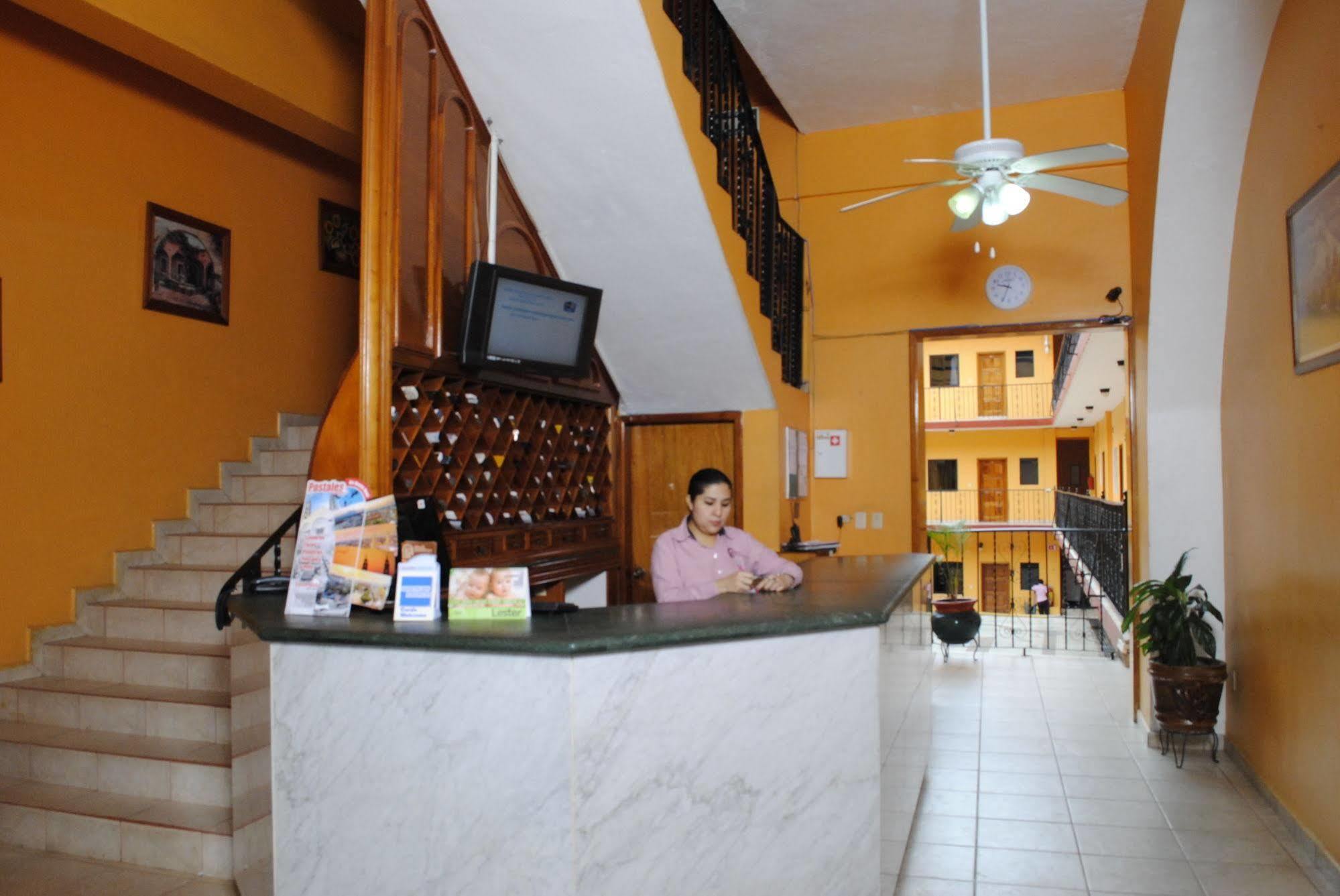 Hotel Arcos Del Parque Acayucan ภายนอก รูปภาพ
