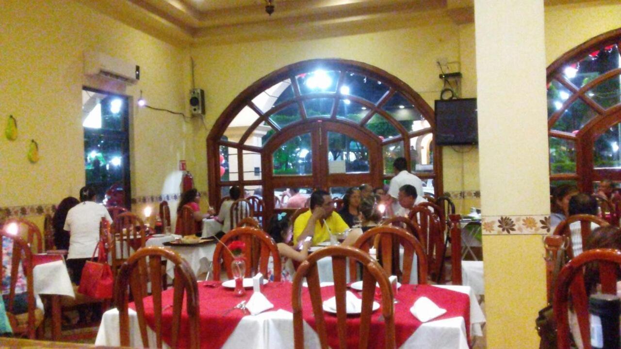 Hotel Arcos Del Parque Acayucan ภายนอก รูปภาพ